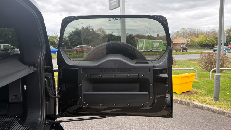 Land Rover Defender 3.0 D250 X-Dynamic HSE 90 3dr Auto Diesel Estate